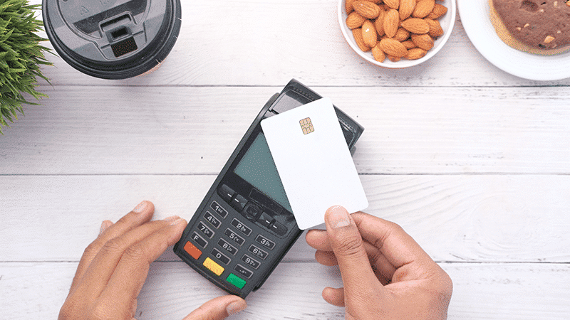 Paiement par carte bancaire contactless sur terminal de paiement - Transaction CHF/EUR